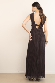 ba&sh |  Crepe dress with deep V-neck Tania | dark brown | Picture 7