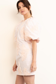 Second Female |  Mini-dress with puff sleeves Ashley | light pink   | Picture 5
