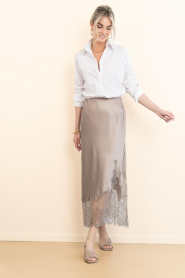 Second Female |  Satin skirt with lace details Wila | taupe | Picture 5