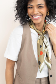 Little Soho |  Shawl with print Loves | dark green | Picture 4