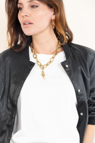 Little Soho :  Bold chain necklace with pendant Lightning | gold - img4