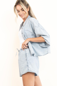 American Vintage |  Cropped denim blouse Paybou | blue | Picture 6
