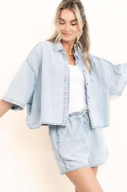 American Vintage |  Cropped denim blouse Paybou | blue | Picture 5