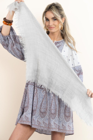 Bianca van Leur Shawls |  Mousseline scarf Mini Square | grey | Picture 5