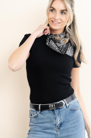 Little Soho |  Scarf with print Paisley | black | Picture 5