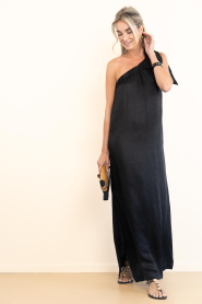 The Belle of the Beach |  One-shoulder maxi-dress Ella | black | Picture 3