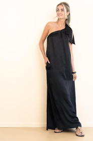 The Belle of the Beach |  One-shoulder maxi-dress Ella | black | Picture 5
