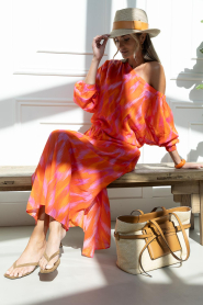 The Belle of the Beach :  Off shoulder maxi dress Alaya | pink - img4