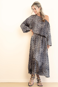 The Belle of the Beach :  Off shoulder maxi dress Alaya | animal print - img6