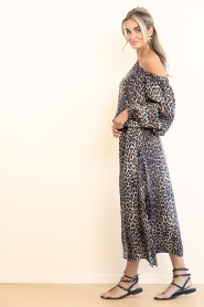 The Belle of the Beach :  Off shoulder maxi dress Alaya | animal print - img7