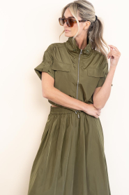 Ibana |  Shiny bomber blouse Tamili | green | Picture 4