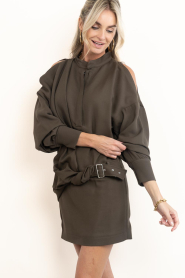 IRO |  Dress with belt and open shoulders Melva | brown | Picture 5