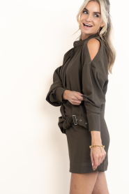 IRO |  Dress with belt and open shoulders Melva | brown | Picture 7