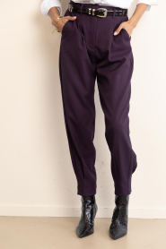 Copenhagen Muse |  High waist barrel trousers Tailor | plum | Picture 4