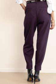 Copenhagen Muse |  High waist barrel trousers Tailor | plum | Picture 6