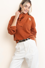 Dante6 |  Soft alpaca triangle scarf Skai | rust orange | Picture 4