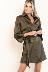 Dante6 |  Satin wrap dress Noanne | green | Picture 6