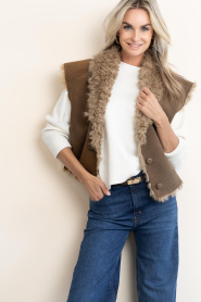 Aaiko |  Gilet with teddy collar Avrelle  | brown | Picture 4