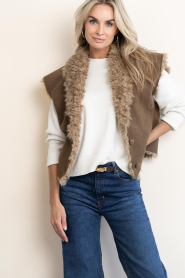 Aaiko |  Gilet with teddy collar Avrelle  | brown | Picture 5