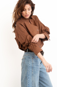 Aaiko |  Cropped blouse with rhinestones Mikkie | brown | Picture 7