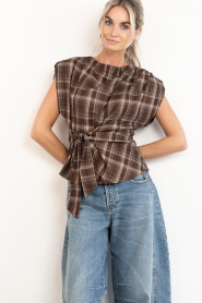 Co'Couture |  Checkered top with knot detail | brown | Picture 4