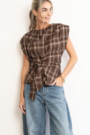 Co'Couture |  Checkered top with knot detail | brown | Picture 2