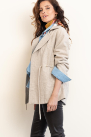 Est'Seven |  Coat with tie belt Ojacky | beige | Picture 7