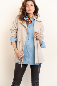Est'Seven |  Coat with tie belt Ojacky | beige | Picture 5