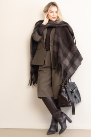 Club L'avenir |  Checked poncho Rhea | brown | Picture 2