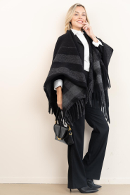 Club L'avenir |  Checked poncho Rhea | black | Picture 3