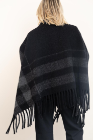 Club L'avenir |  Checked poncho Rhea | black | Picture 6