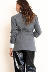 Club L'avenir |  Oversized wrap blazer Zana | grey | Picture 8