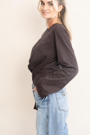 Club L'avenir |  Cotton wrap top Syf | brown | Picture 10
