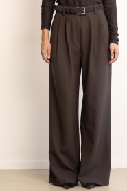 Club L'avenir |  Loose fitted trousers Amari | brown | Picture 5