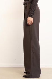 Club L'avenir |  Loose fitted trousers Amari | brown | Picture 6