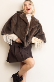 STUDIO AR :  Faux fur cape jacket | choco - img4