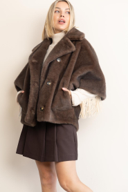STUDIO AR :  Faux fur cape jacket | choco - img6