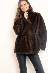 STUDIO AR :  Faux fur jacket with drawstring Frankie | olive - img2