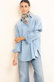 Lois Jeans :  Light denimblouse Noor | blue - img5