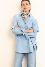 Lois Jeans :  Light denimblouse Noor | blue - img6