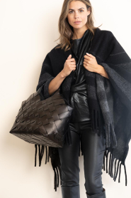 Cala Jade |  Hand breaded leather bag Misu L | black  | Picture 3