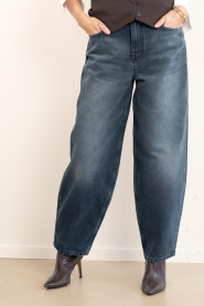by-bar :  Barrel jeans Baloe | blue - img5