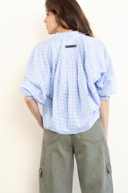 Haute L'Amitié |  Cropped checkered blouse Sophie | blauw | Picture 8