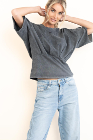 Haute L'Amitié |  Fitted T-shirt Romie | grey | Picture 5