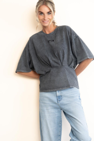 Haute L'Amitié |  Fitted T-shirt Romie | grey | Picture 6