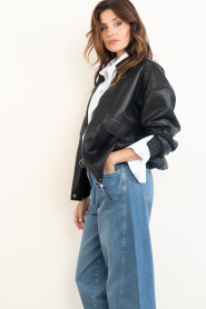 Haute L'Amitié :  Faux leather bomber jacket Rizz | black - img7