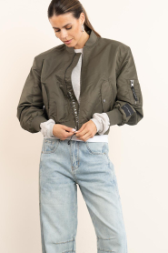 Haute L'Amitié :  Cropped bomber jacket Sally | green - img5