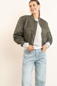 Haute L'Amitié :  Cropped bomber jacket Sally | green - img6