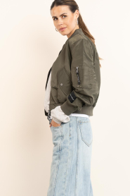Haute L'Amitié :  Cropped bomber jacket Sally | green - img7