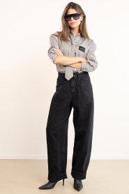 Haute L'Amitié :  Barrel jeans with fold-over waistband Flip | black  - img3